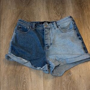 Hollister denim shorts- Women's Blue Denim Shorts- size w28 or 7